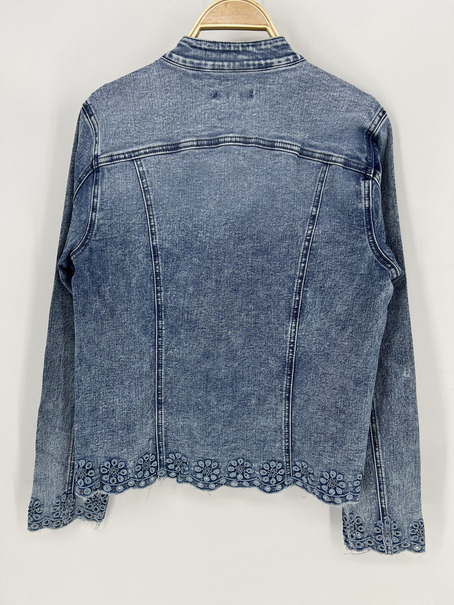 Stylish Denim Jacket with Lace Detail - 图片 3