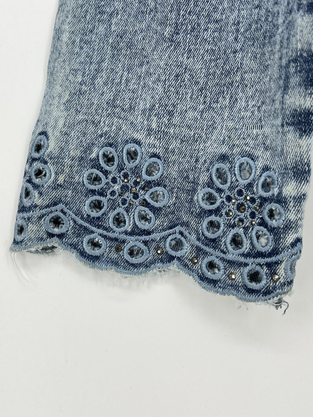 Stylish Denim Jacket with Lace Detail - 图片 4